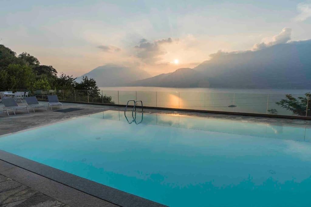 Poolside Apartment Cristina Bellano Ngoại thất bức ảnh
